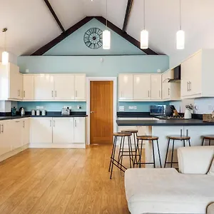 The House - Fully Refurbed March 2024 Holiday home